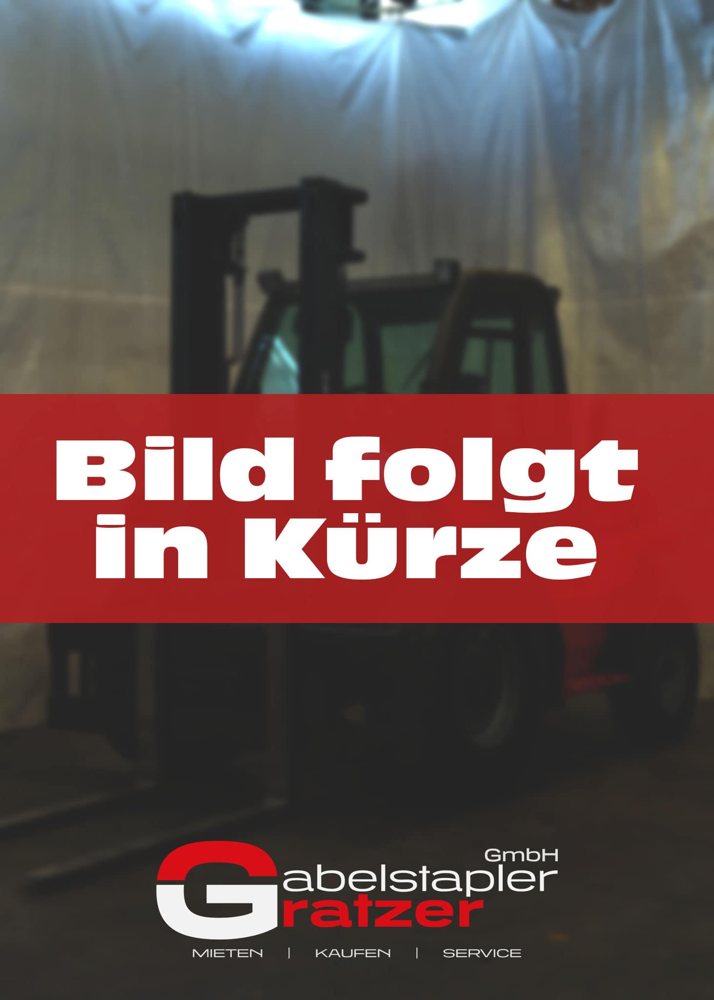 Ein Gabelstapler steht vor einem weißen Hintergrund mit rotem Text "Bild folgt in Kürze".